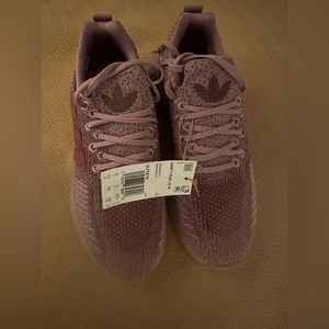 Adidas women’s sneaker